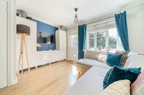 2 Bedroom Mid Terraced House To Rent - Photo 1