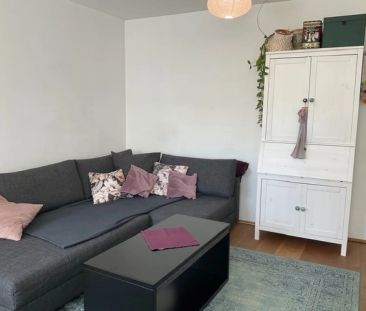 Charmante Altbau-Wohnung mit Loggia und einem Garten - Foto 4