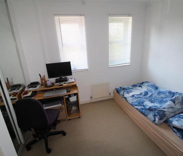 2 bedroom end of terrace house to rent - Photo 4