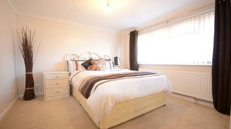 4 bedroom detached house to rent - Photo 5