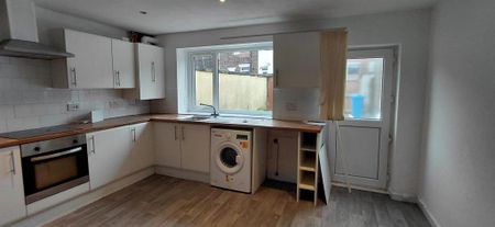 2 bedroom terraced house to rent - Photo 5