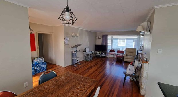 Beautiful 3 Bedroom family home - Photo 1