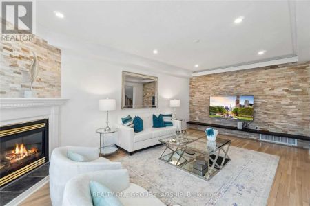 355 CARRUTHERS AVENUE - Photo 4