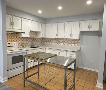 For Lease - 1537 Dundas Street Unit# Upper, Toronto, Ontario - Photo 1