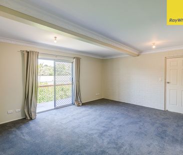 2 bedroom flat in Logan Central - Available now - Photo 3