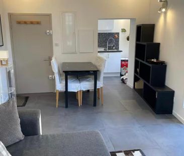 Location Appartement 2 pièces 33m² ST MAXIMIN LA STE BAUME 83470 - Photo 2