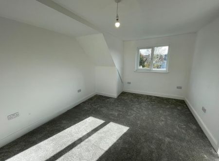 4 bedroom semi-detached house to rent - Photo 3