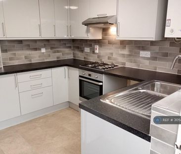 4 bedroom semi-detached house to rent - Photo 3