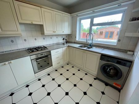 5 Bedroom House To Rent - Photo 2