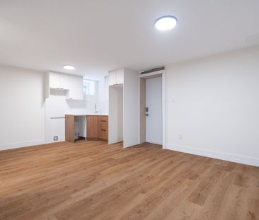 For Lease - 7 Earnscliffe Road Unit# 1, Toronto, Ontario - Photo 1