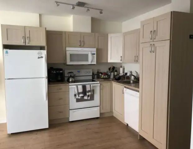 2 Bedrooms in Brentwood | 10 Brentwood Common NW, Calgary - Photo 1