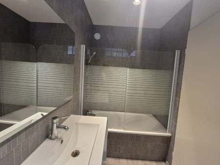 Location Appartement 3 pièces 73m² VILLENEUVE D ASCQ 59650 - Photo 4