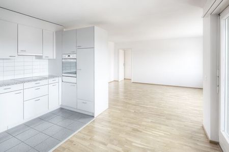 Living close to the center and the station guarantees - Photo 4