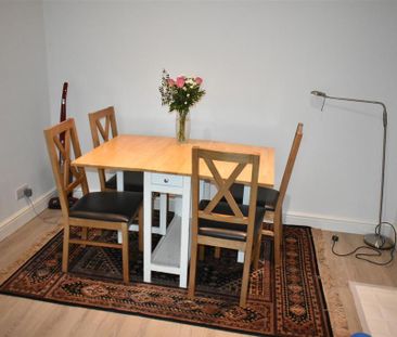 2 bedroom cottage to rent - Photo 2