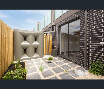 2/63 Royal Avenue, Springvale, Vic 3171 - Photo 1