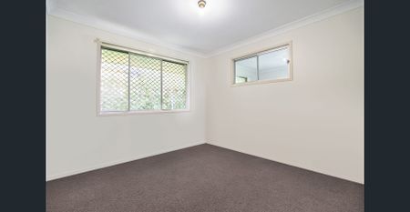 CONVENIENTLY POSITIONED WITH A LAYOUT TO SUIT THE FAMILY - Photo 5