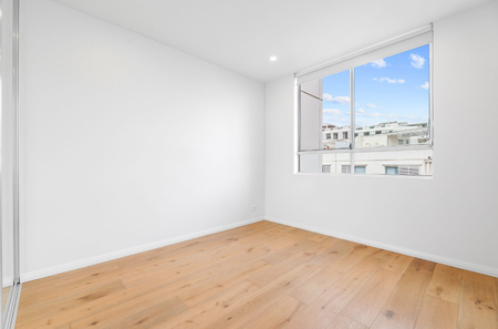 Spacious Apartment with Parking in the Heart of Rhodes - Photo 5