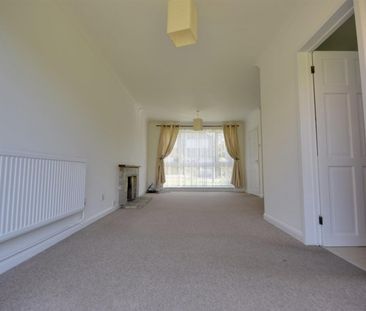 Ashlyn Close, Bushey, Hertfordshire - Photo 2