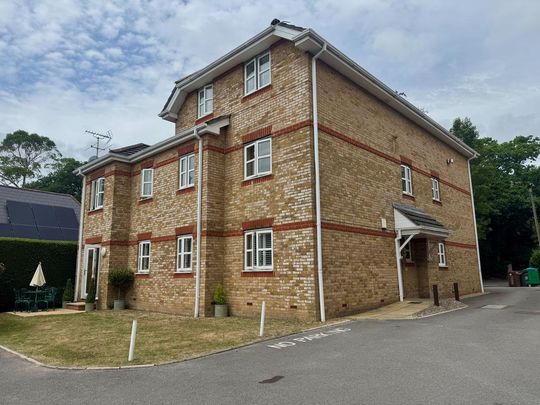 2 bedroom ground floor flat to rent - Photo 1