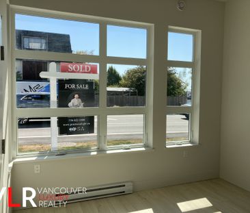 Townhouse in North Vancouver, BC - Photo 5