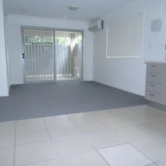 DUFFIELD ROAD UNFURNISHED UNIT - EXCELLENT LOCATION!!! - Photo 1