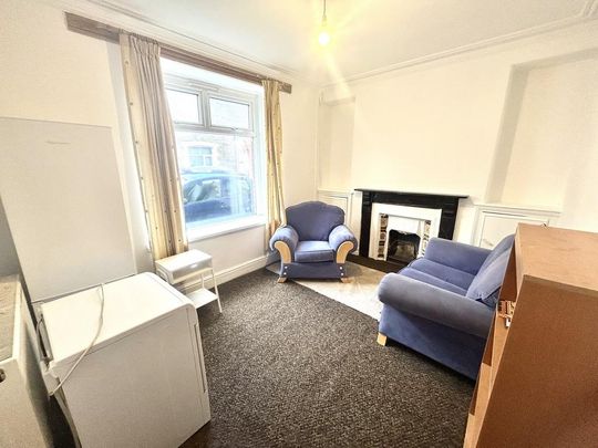 4 bedroom house of multiple occupation to rent - Photo 1