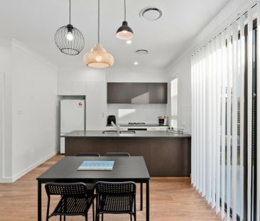 4 Bedroom Home - Walk to the Station! - Photo 2