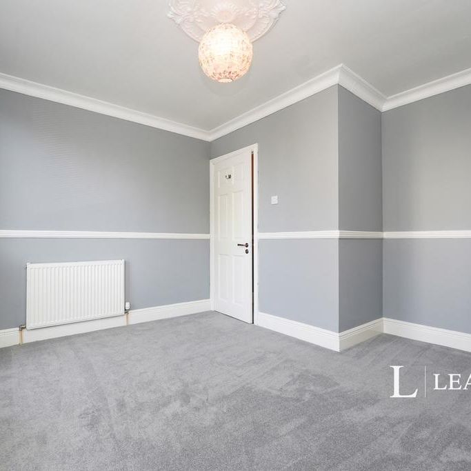 4 bedroom semi-detached house to rent - Photo 1