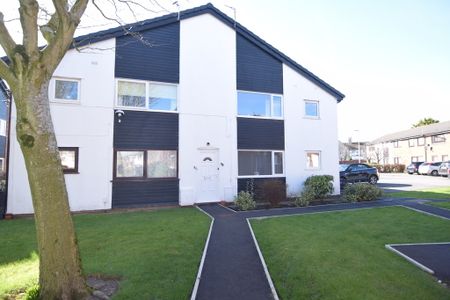 To Let Studio - Photo 2