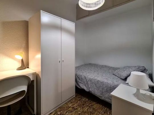 Calle de Castellón, Valencia, Valencian Community 46004 - Photo 1