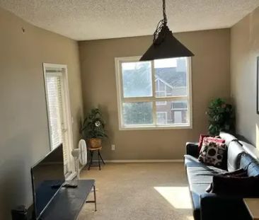 Third Floor Condo with Balcony & Heated Parking | 3201 - 73 Erin Wo... - Photo 1