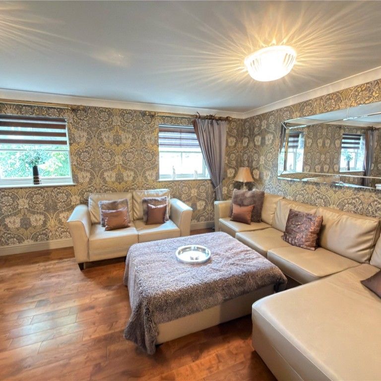 4 bed End Terrace House for rent - Photo 1