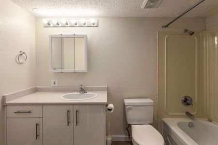 Highland Place Apartments - Photo 3