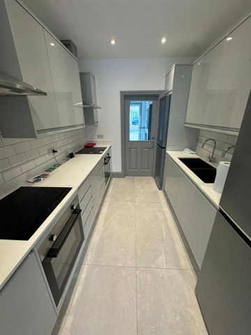 House share to rent - Photo 3