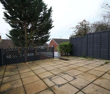 Wentworth Crescent Maidenhead Berkshire, SL6 - Photo 3
