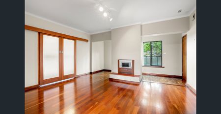 Relaxed Mandurah Living with Great Entertaining Space - Photo 4