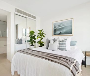 Luxurious Top-Floor Apartment in The Centre of Manly - Photo 5