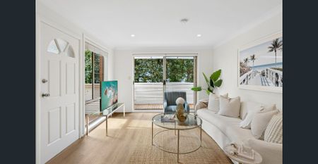 Townhouse living with alfresco appeal - Garden maintenance included - Photo 3