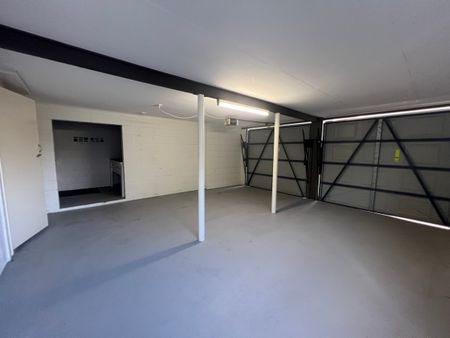 Spacious home in great location - Photo 5