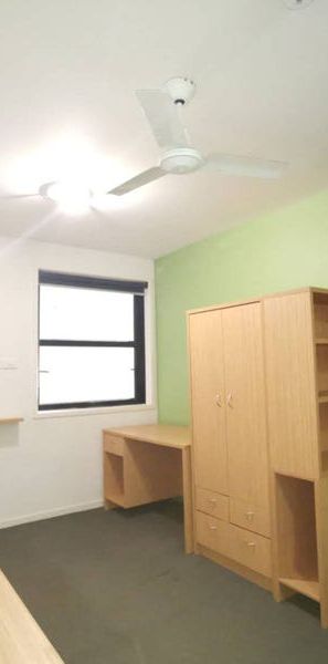 Furnished Studio Apartment Opposite Flinders Street Station! - Photo 1