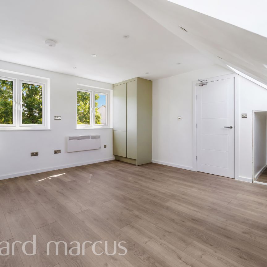 Hounslow Road, Feltham, Hanworth - Photo 1