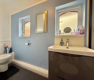 3 bedroom end of terrace house to rent - Photo 3