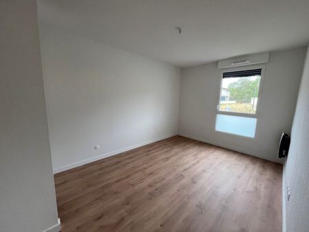 Location Appartement 3 pièces 63m² BRUGUIERES 31150 - Photo 2