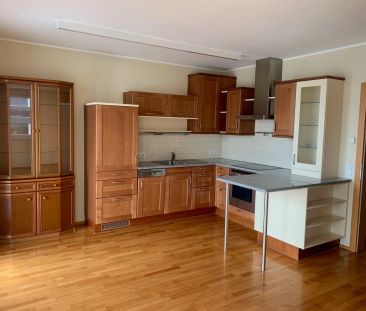 3-Zimmer-Wohnung mit möblierter Küche, Terrasse und Garagenparkplat... - Photo 2