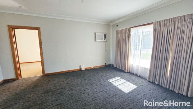 4-Bedroom Home in Good Location! - Photo 1