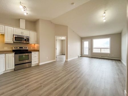 2 Bed Apartment | South Terwillegar | Fresh Updates | Gas & Water Included - Photo 5