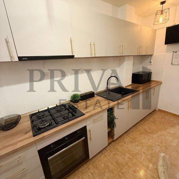 Apartament renovat 2 camere, etaj 1, centrala, vis-a-vis Iulius Mall - Fotografie 1