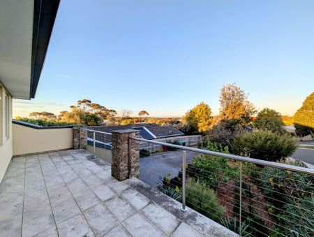 Premium Four-Bedroom Rental with Bay Glimpses! - Photo 4