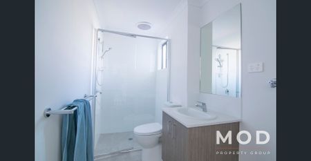 DUAL LIVING TOWNHOUSE - Photo 3