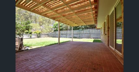 Spacious 4 Bedroom Family Home with Side Access!! - Photo 3